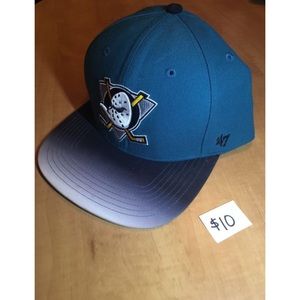 SEAHAWKS AND ANAHEIM DUCKS HATS